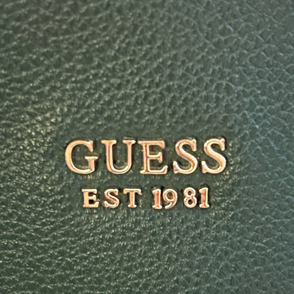 🌲GUESS Authentic Guess 'Cami' Crossbody Bucket Bag 👜 preloved💚 - Picture 2 of 15